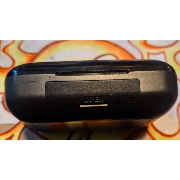 F9-5 True Wireless Eabuds with LED Battery Display - Picture 5 of 10